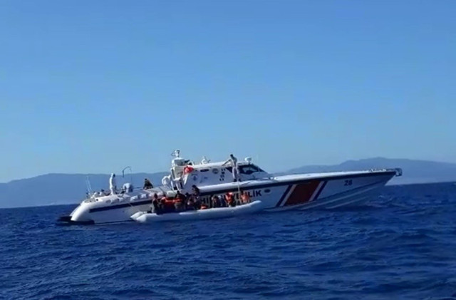 Yunanistan ölüme terk etmeye devam ediyor! 29 kaçak göçmen kurtarıldı - Resim: 0