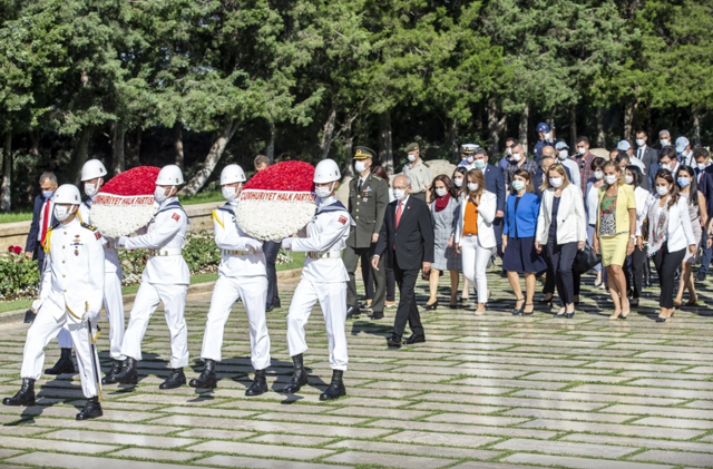 CHP lideri Kemal Kılıçdaroğlu kurultay sonrası Anıtkabir'e gitti - Resim: 0