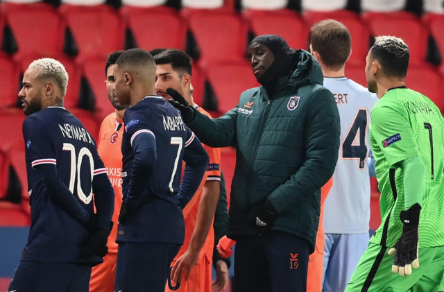 PSG - Başakşehir maçında Webo'ya ırkçılık yapan hakemin eski skandalları ortaya çıktı - Resim: 1