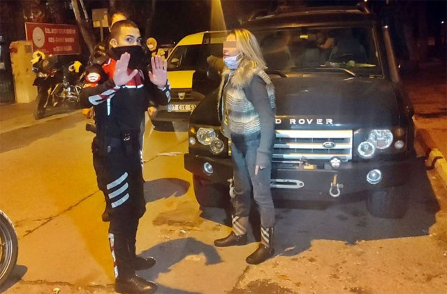 Antalya’da 'dur' ihtarına uymayan sürücü ortalığı birbirine kattı - Resim: 0