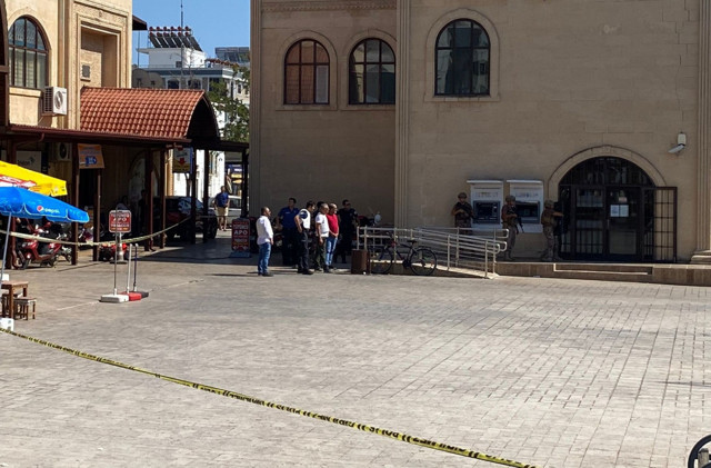 Antalya'da banka müdürünü rehin aldı! İki saat ikna çalışmaları sonunda teslim oldu - Resim: 1
