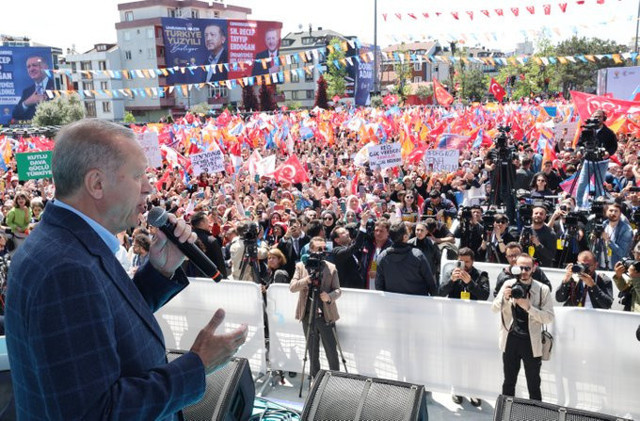 Cumhurbaşkanı Erdoğan muhalefete yüklendi! 'Bunlar terörist! Teröristlerle kol kola olanlara... - Resim: 0