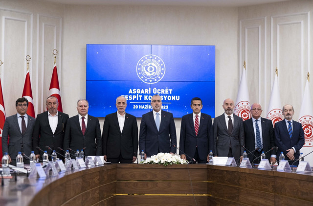 Zamlı asgari ücret belli oldu! 2023 Temmuz zamlı asgari ücret rakamı 11 bin 402 lira oldu... - Resim: 0