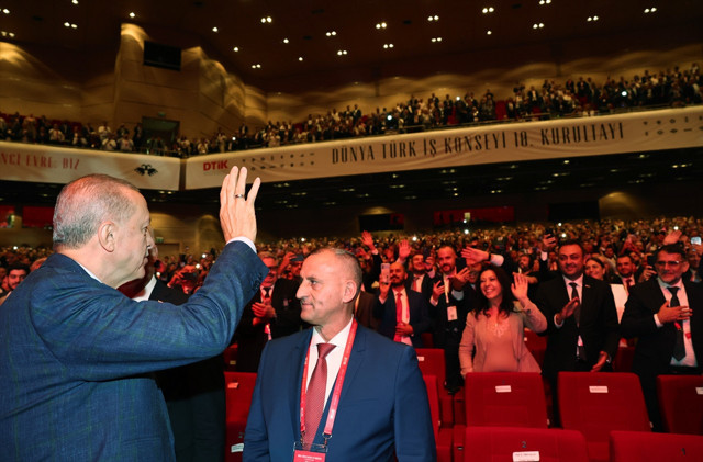'Türk dünyası uyanış içinde' diyen Cumhurbaşkanı Erdoğan: En azılı düşmanlarımız bile görmezden gelemiyor! - Resim: 0