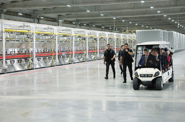 Cumhurbaşkanı Erdoğan: Açılan her fabrika ihracatımıza yeni ivme kazandırıyor - Resim: 0