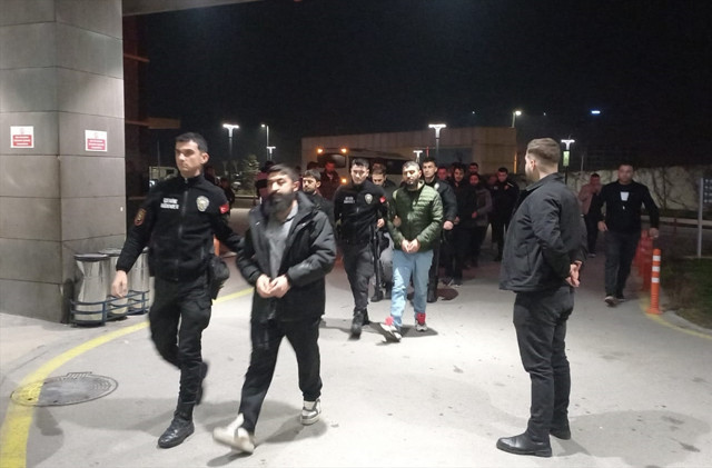 DEAŞ'a yönelik "Gürz-38" operasyonunda 13 şüpheli tutuklandı - Resim: 0