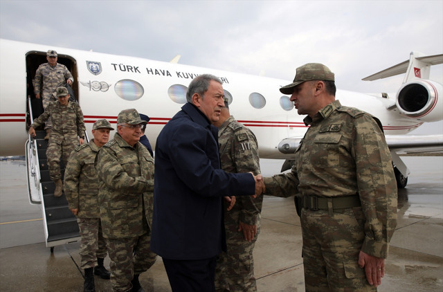 Bakan Hulusi Akar ve komutanlar, Suriye sınır hattında - Resim: 0