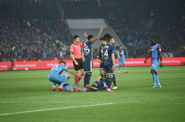 Fenerbahçe'ye Simon Falette'den kötü haber - Resim: 1