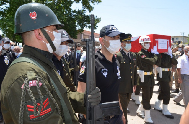 Şehit Ertuğrul Köse memleketi Osmaniye'de sonsuzluğa uğurladı - Resim: 0