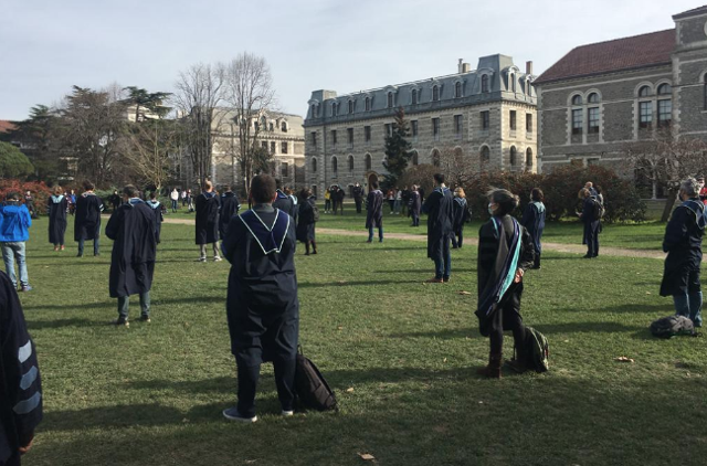 Boğaziçi Üniversitesi'ndeki protestolarda gözaltına alınan 24 kişi adliyeye sevk edildi - Resim: 1