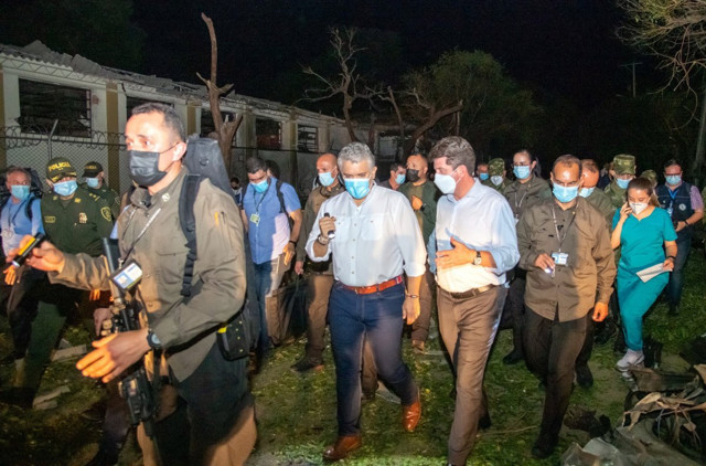 Kolombiya'da orduya bombalı saldırı 36 asker yaralı - Resim: 1