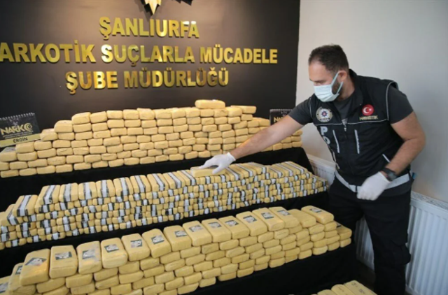 Şanlıurfa'da eroin yakalandı! 275 kilogram eroinin piyasa değeri 20 milyon TL - Resim: 1
