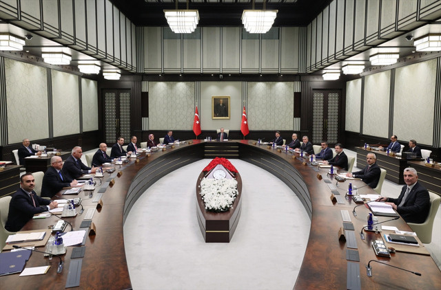 Çalışan emekliye 5 bin TL ikramiye! Kabine toplandı tüm gözler Cumhurbaşkanı Erdoğan'da... - Resim: 1