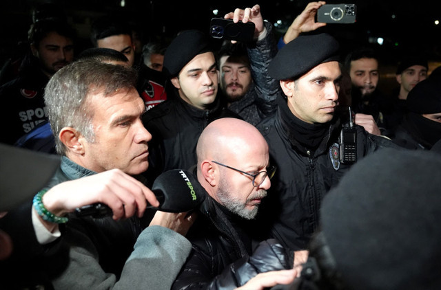 Beşiktaşlı taraftarlardan, siyah-beyazlı takıma İstanbul dönüşünde tepki - Resim: 0