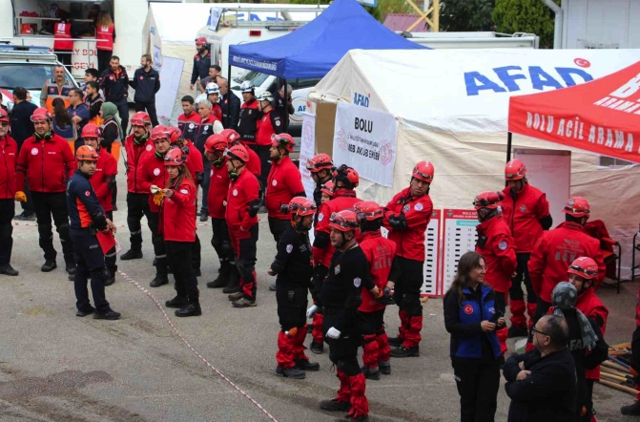 Bolu'da 5,8 büyüklüğünde deprem senaryosuyla tatbikat yapıldı - Resim: 0