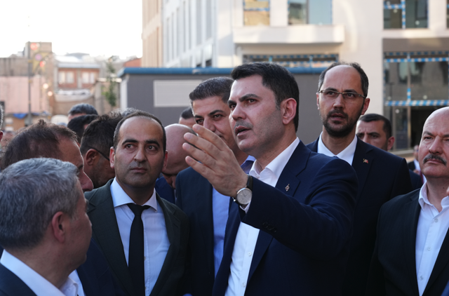 Bakan Kurum’dan depremzede Yusuf ve dedesine ziyaret: “İyi ki dedesi var iyi ki devleti var…” - Resim: 3