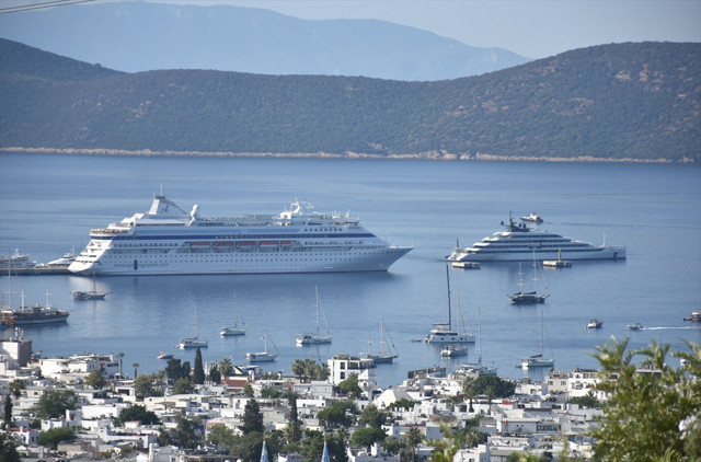 Bodrum şenlendi! 2 kruvaziyer ile 1012 turist geldi... - Resim: 0