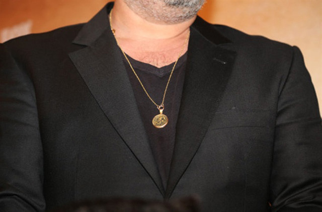 Cem Yılmaz'ın tılsımlı kolyesinin sırrı çözüldü - Resim: 4