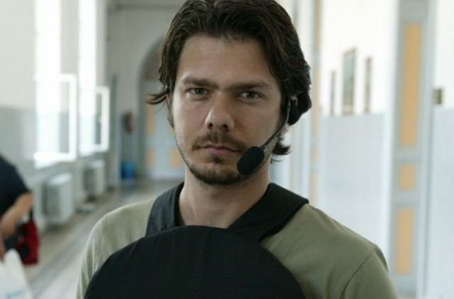 Arka Sokaklar'ın yakışıklısı kızlarla fena yakalandı  - Resim: 1