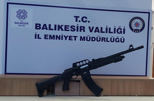 Balıkesir'de terör operasyonu 3 şüpheli gözaltına alındı - Resim: 0