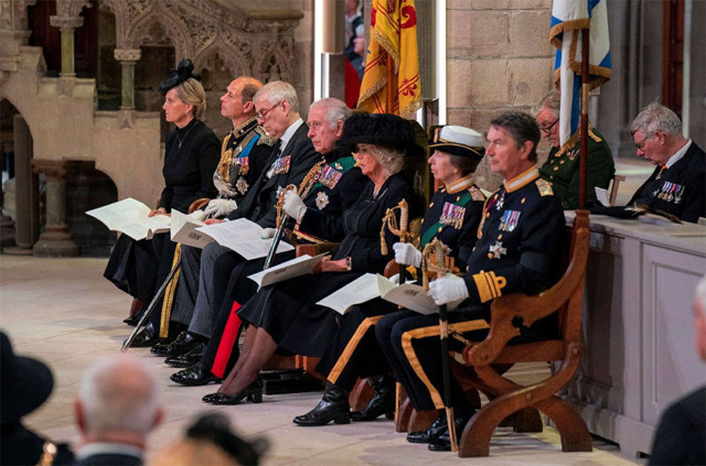 İngiltere'de Prens Harry ve Prens Andrew’e yasak getirildi! Giymeleri yasaklandı... - Resim: 0