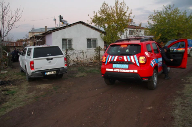 Kamyonlar gelip tüm köyü bir gecede soyup gittiler! 500 bin liralık vurgun - Resim: 0