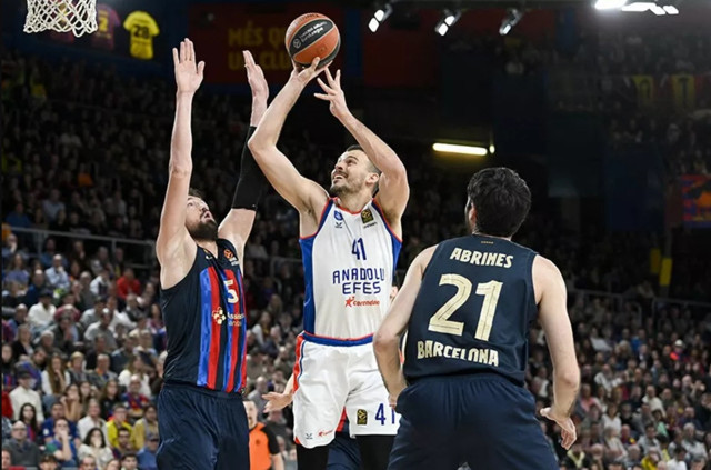 Anadolu Efes deplasmanda Barcelona'yı devirdi - Resim: 0