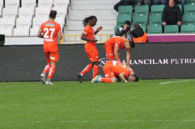 Giresunspor, Alanyaspor karşısında 1 puanı 4 dakikada kurtardı! - Resim: 0