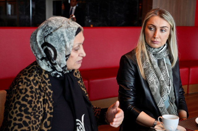 Ekrem İmamoğlu, taşlı saldırıda yaralanan vatandaşlarla buluştu - Resim: 1