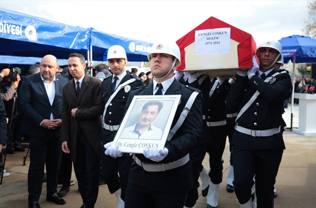 Helikopter kazasında ölen sağlık çalışanları için Antalya'da tören düzenlendi - Resim: 1