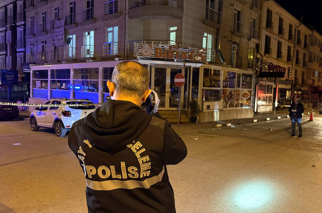 Kırıkkale'de iki grup arasında silahlı bıçaklı kavga: 1 ölü 3 yaralı - Resim: 0