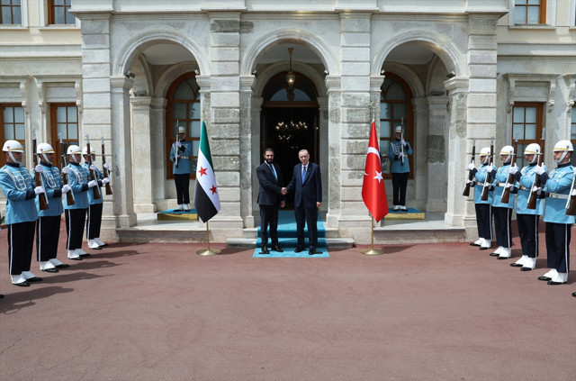 İstanbul'da önemli zirve! Cumhurbaşkanı Erdoğan, Şara ile bir araya geldi - Resim: 0