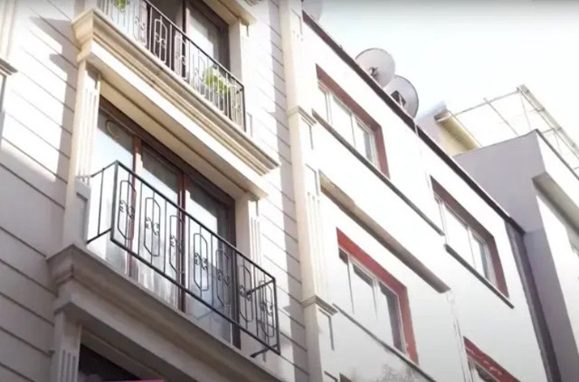 Oyuncu Settar Tanrıöğen İstanbul'da yaşadığı evi anlattı! Meğer köfte ekmek satıyormuş... - Resim: 0