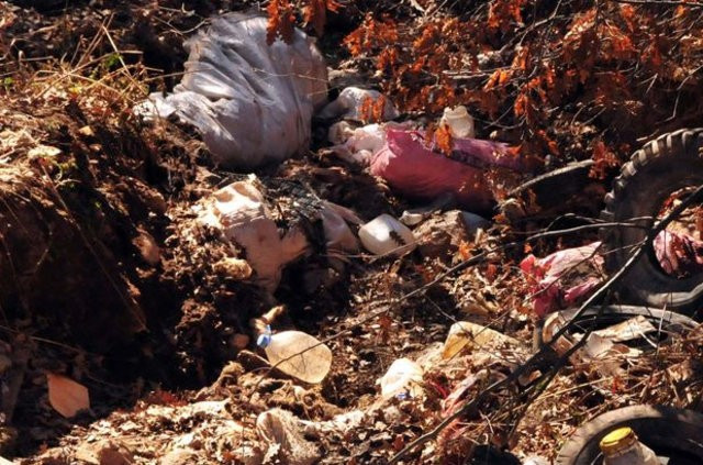 İki çocuk annesinin cesedi sandıkta bulundu - Resim: 1