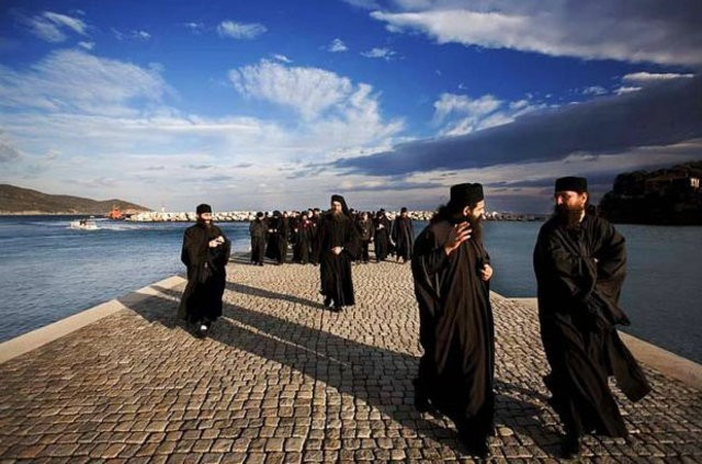 Bu adaya kadınların girmesi yasaklandı! Sebebine bakın - Resim: 3