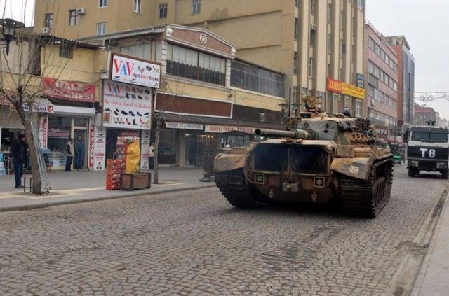 Sur'a tank girdi! Görenler telefona sarıldı - Resim: 1