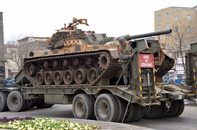 Sur'a tank girdi! Görenler telefona sarıldı - Resim: 2