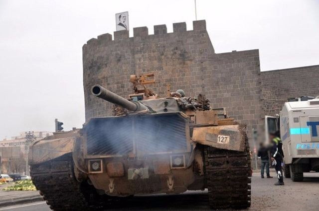 Sur'a tank girdi! Görenler telefona sarıldı - Resim: 4