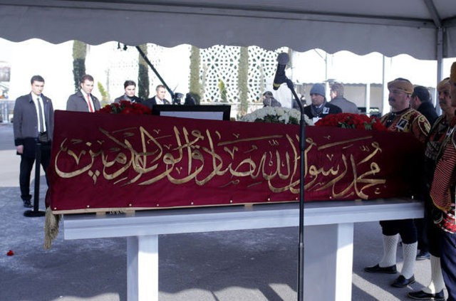 Mustafa Koç'un tabutunun sarıldığı kırmızı örtünün sırrı - Resim: 4