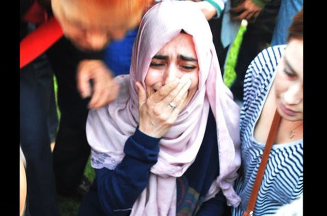 Bir annenin en zor anı! Dayan oğlum... - Resim: 1