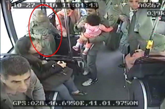 İstanbul'da otobüsteki doğum anı görüntüleri şoke etti! - Resim: 2