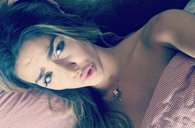 Papazın kızı Playboy'a soyundu instagram yıkıldı! - Resim: 4