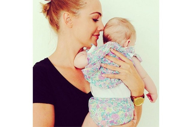 Meryem Uzerli kızının yüzünü gösterdi! Bakın kime benziyor - Resim: 4