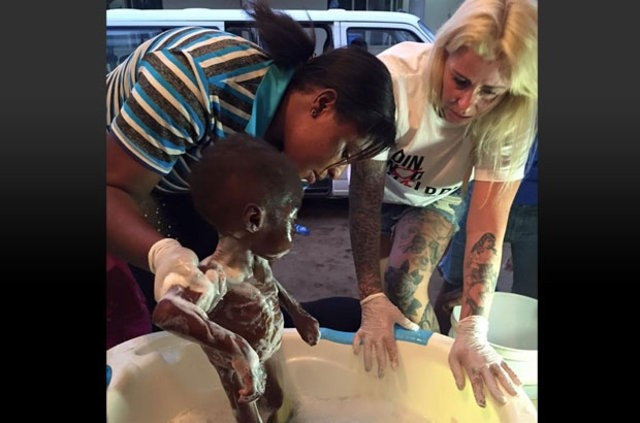 Ailesi cadı diye sokağa attı - Resim: 4