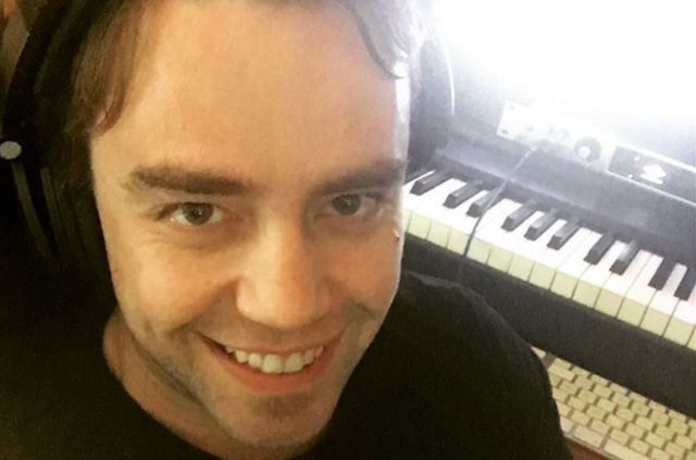 Ünlü şarkıcının sakalsız hali şaşırttı - Resim: 4