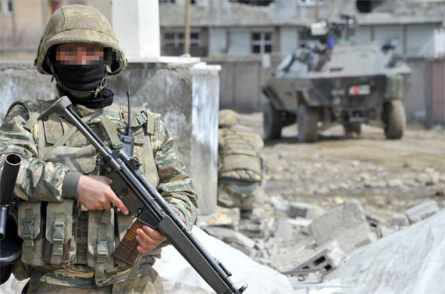 Yüksekova'da askerler patlayıcıyı öyle bir yerde buldu ki... - Resim: 1