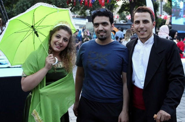 Sultanahmet'te 15 bin kişilik dev iftar - Resim: 1