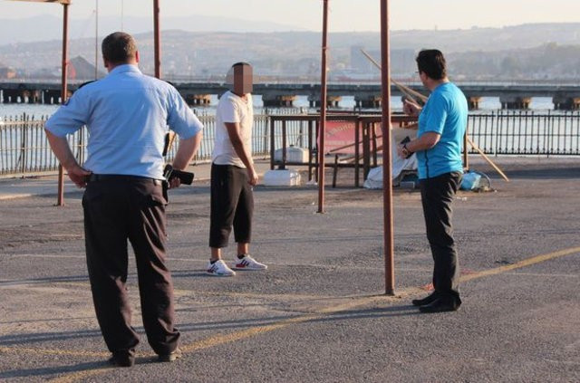 Üzerine benzin döküp kendini yakmak istedi - Resim: 2