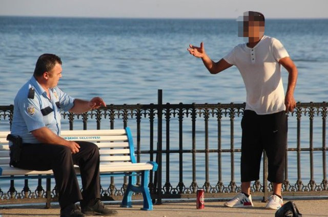 Üzerine benzin döküp kendini yakmak istedi - Resim: 3