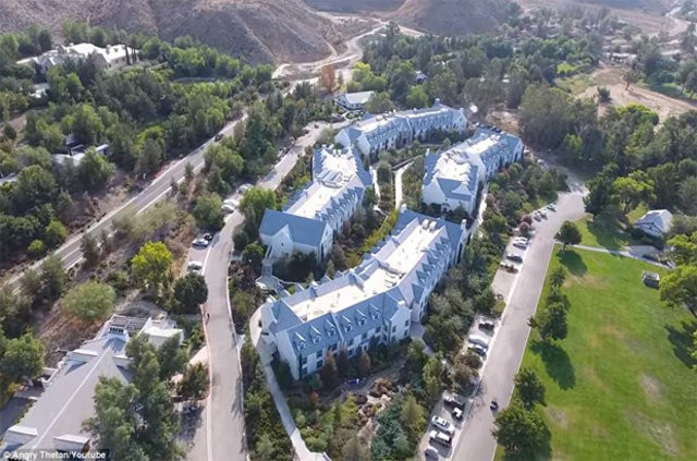 O tarikatın gizli üssü ilk kez görüntülendi kimler yok ki... - Resim: 2